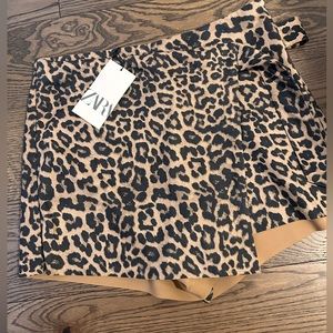 Zara cheetah skort, faux saude, size L, NWT